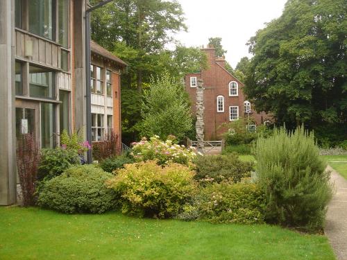 The library at Lucy Cavendish College LUCY WEB EDITOR / WIKIMEDIA COMMONS