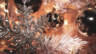 Helpful Tips To Decorate Your Christmas Tree in Style