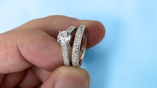 The Difference Between an Engagement Ring and a Wedding Band