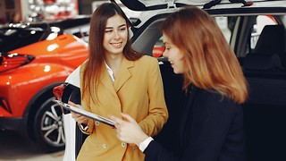 Leasing vs. Buying: What Students and Young Professionals Should Know