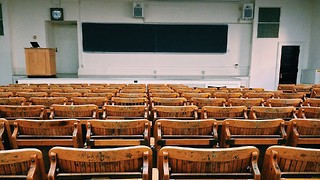 How Physical Learning Environments Shape Student Engagement