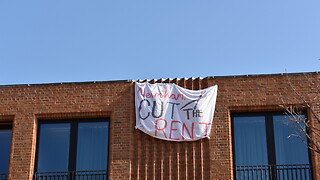 Newnham student campaigners drop banners protesting rent costs on offer holders’ day