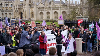 Students join in solidarity with UCU strikers at mass rally 