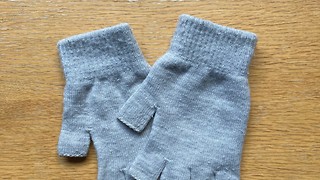'Knick-knacks': Fingerless gloves