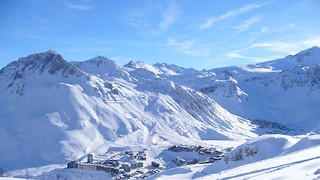 Injured student skiers left in cold after 'crush' to board coach