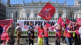 University staff continue to strike for pay supplement