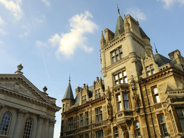 27% of Cantabs have parents who attended Oxbridge