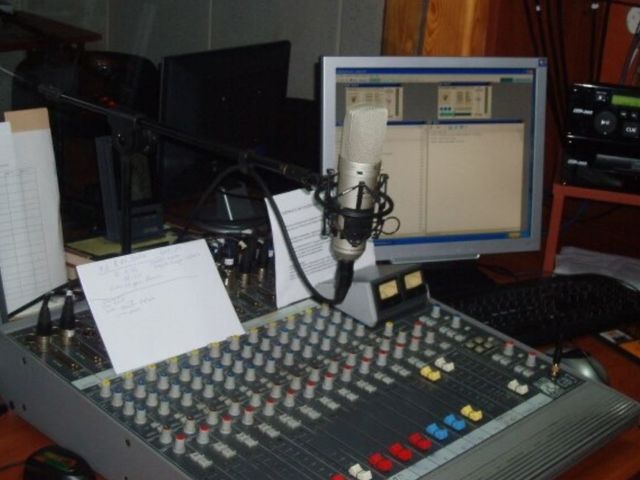 Radio Ga-Ga: Gaining the most by being a host 