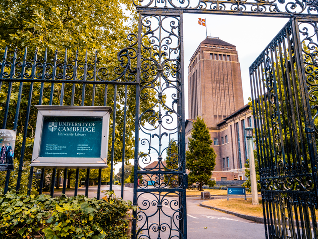 Students allowed to use AI, says new uni guidance