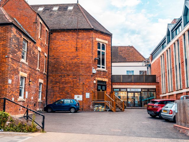 News in Brief: returning owls, recognised leadership and roving CEOs