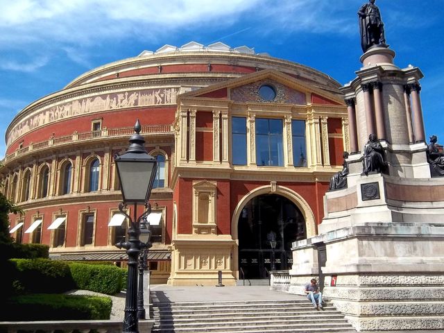 News in Brief: humanoid chatbots, holiday specials, and harmonious scholarships