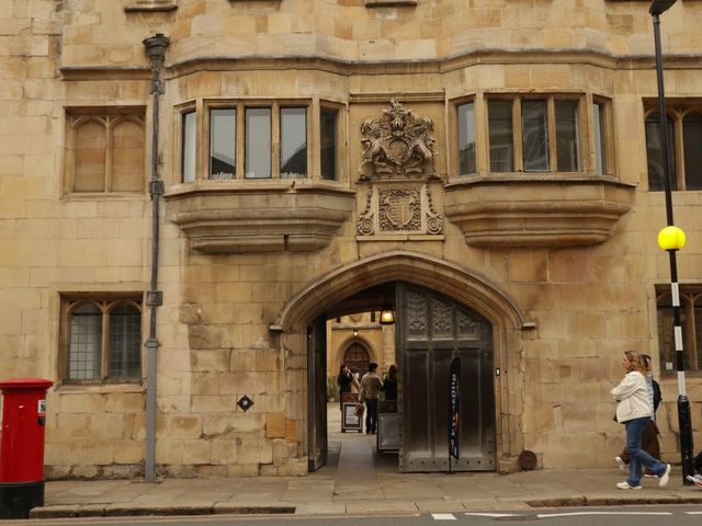 Cambridge students uncover possible execution pit