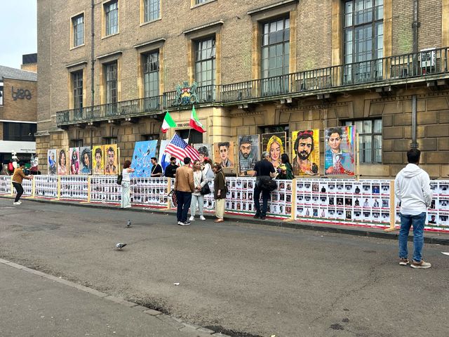 Protesters call for regime change in Iran
